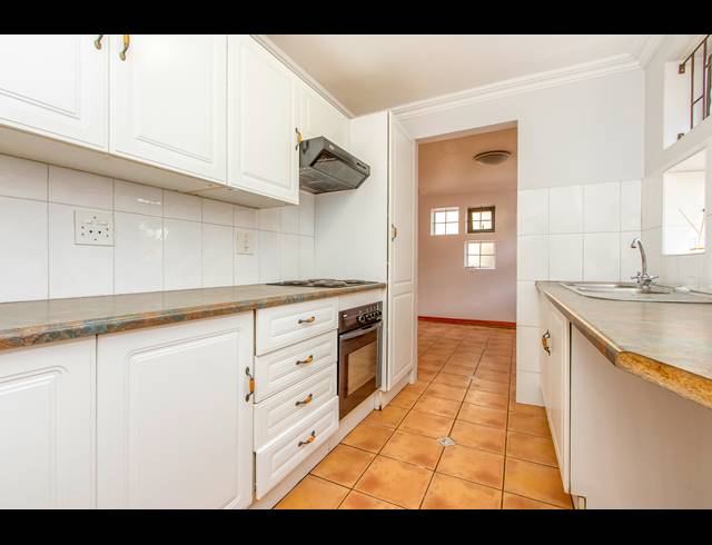 2.5 BEDROOM TOWNHOUSE TO LET IN PARKMORE